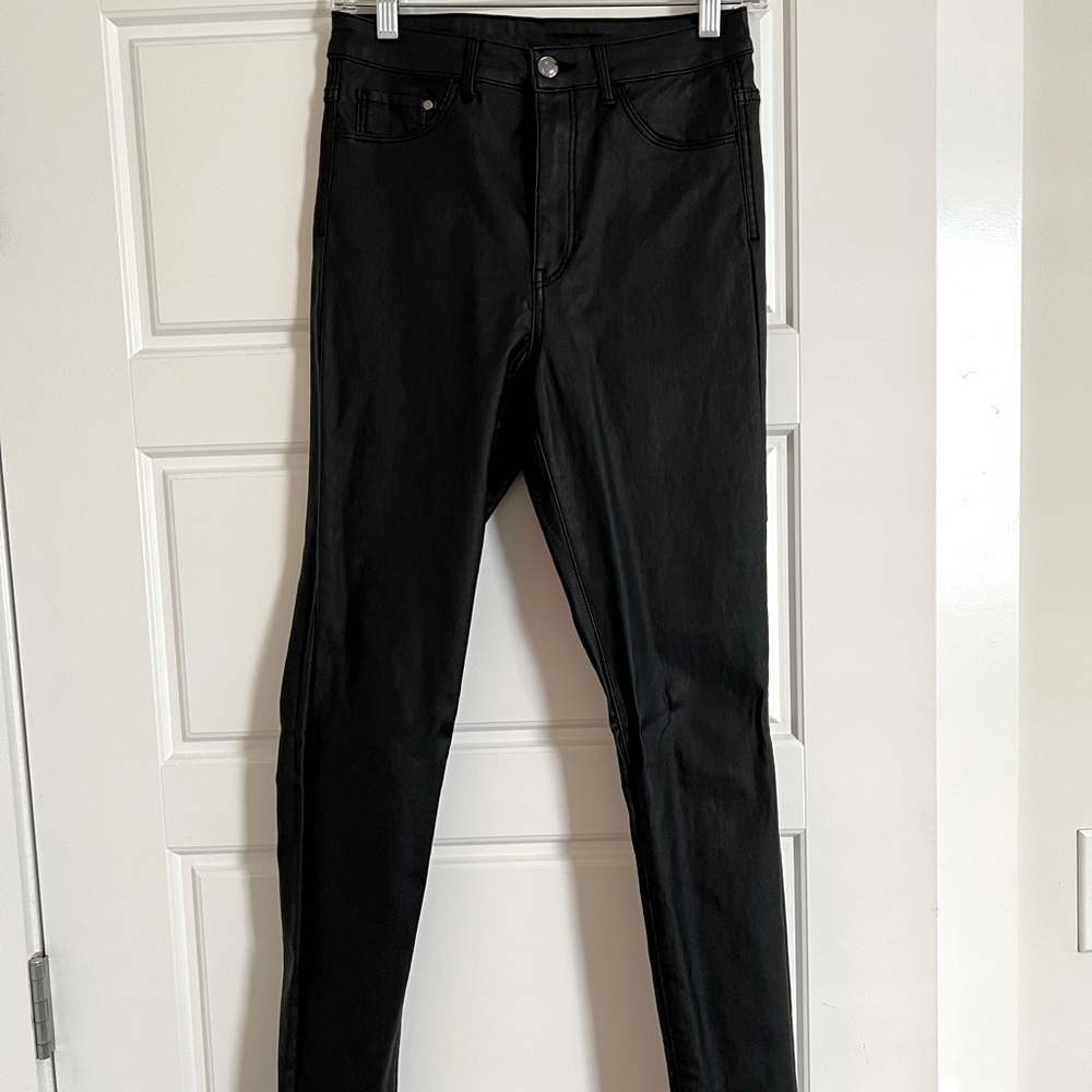 H&M BLACK WAXY COATED JEGGING SKINNY JEANS SIZE 29 / 30